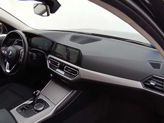BMW Serie 3 318d color Negro. Año 2022. 110KW(150CV). Diésel. En concesionario Augusta Aragon S.A. de Zaragoza