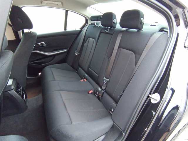 BMW Serie 3 318d color Negro. Año 2022. 110KW(150CV). Diésel. En concesionario Augusta Aragon S.A. de Zaragoza