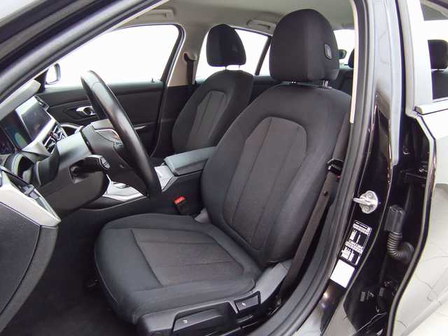 BMW Serie 3 318d color Negro. Año 2022. 110KW(150CV). Diésel. En concesionario Augusta Aragon S.A. de Zaragoza