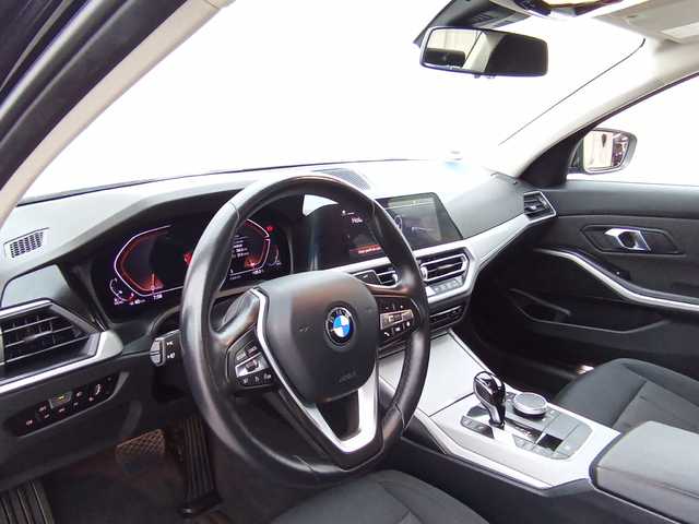 BMW Serie 3 318d color Negro. Año 2022. 110KW(150CV). Diésel. En concesionario Augusta Aragon S.A. de Zaragoza