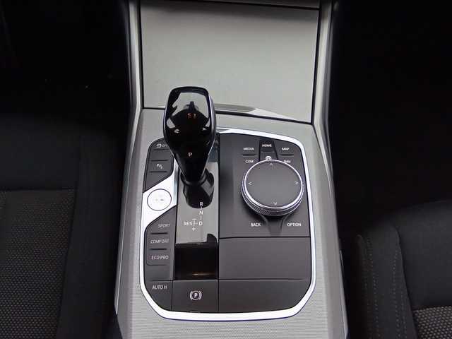 BMW Serie 3 318d color Negro. Año 2022. 110KW(150CV). Diésel. En concesionario Augusta Aragon S.A. de Zaragoza