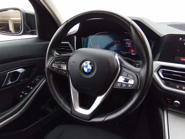 BMW Serie 3 318d color Negro. Año 2022. 110KW(150CV). Diésel. En concesionario Augusta Aragon S.A. de Zaragoza