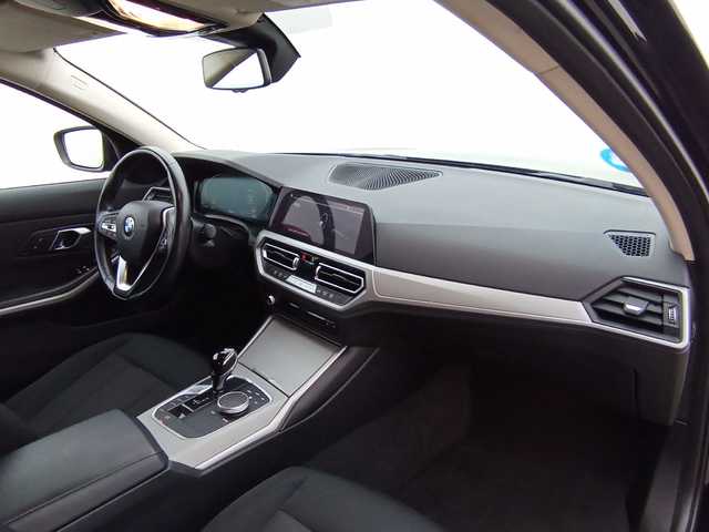 BMW Serie 3 318d color Negro. Año 2022. 110KW(150CV). Diésel. En concesionario Augusta Aragon S.A. de Zaragoza