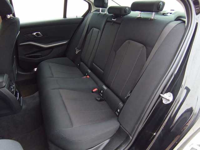 BMW Serie 3 318d color Negro. Año 2022. 110KW(150CV). Diésel. En concesionario Augusta Aragon S.A. de Zaragoza