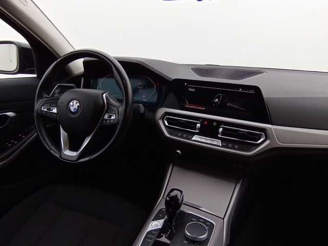 BMW Serie 3 318d color Negro. Año 2022. 110KW(150CV). Diésel. En concesionario Augusta Aragon S.A. de Zaragoza
