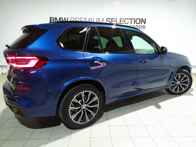 BMW X5 xDrive30d color Azul. Año 2023. 210KW(286CV). Diésel. En concesionario Hispamovil Elche de Alicante