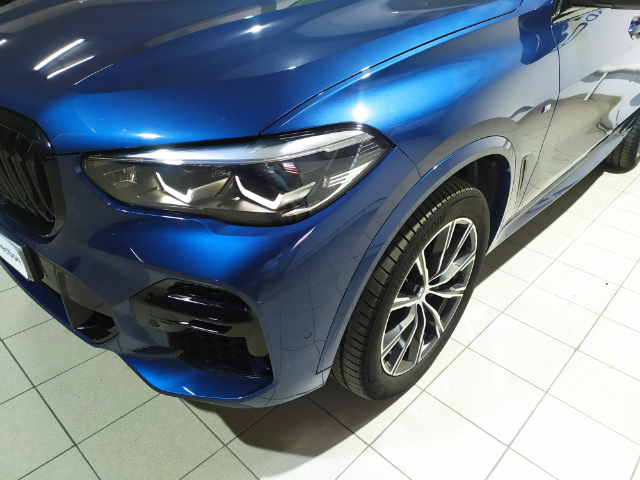 BMW X5 xDrive30d color Azul. Año 2023. 210KW(286CV). Diésel. En concesionario Hispamovil Elche de Alicante