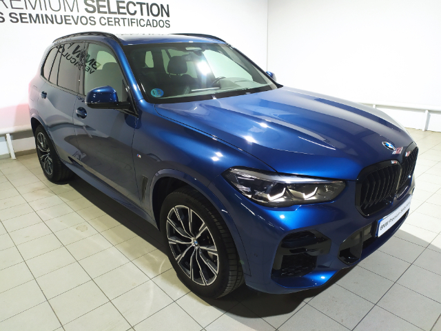 BMW X5 xDrive30d color Azul. Año 2023. 210KW(286CV). Diésel. En concesionario Hispamovil Elche de Alicante