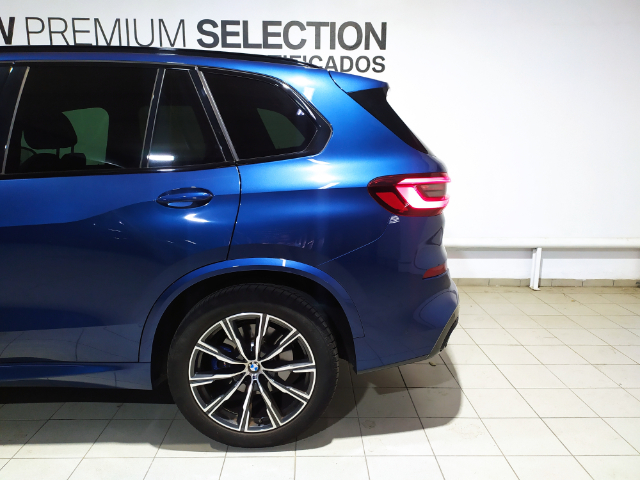 BMW X5 xDrive30d color Azul. Año 2023. 210KW(286CV). Diésel. En concesionario Hispamovil Elche de Alicante