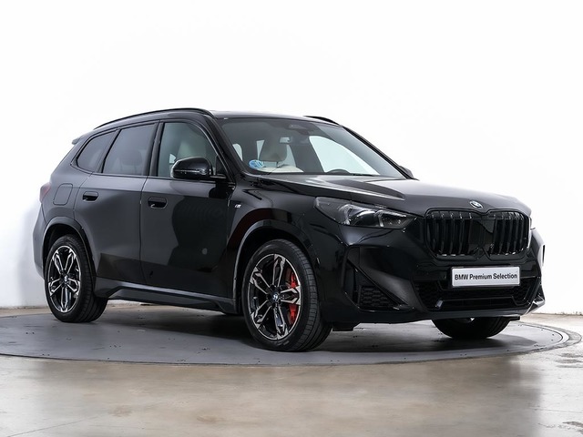 BMW X1 sDrive20d color Negro. Año 2024. 120KW(163CV). Híbrido Electro/Diesel. En concesionario Oliva Motor Tarragona de Tarragona