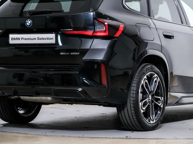 BMW X1 sDrive20d color Negro. Año 2024. 120KW(163CV). Híbrido Electro/Diesel. En concesionario Oliva Motor Tarragona de Tarragona