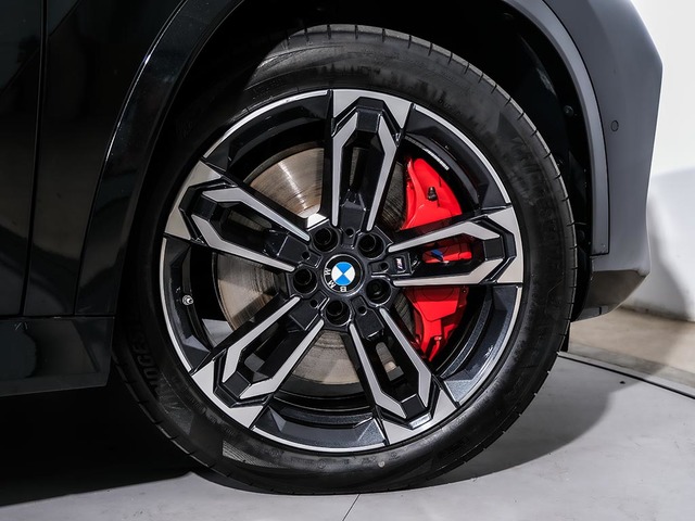 BMW X1 sDrive20d color Negro. Año 2024. 120KW(163CV). Híbrido Electro/Diesel. En concesionario Oliva Motor Tarragona de Tarragona