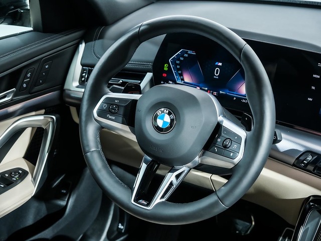 BMW X1 sDrive20d color Negro. Año 2024. 120KW(163CV). Híbrido Electro/Diesel. En concesionario Oliva Motor Tarragona de Tarragona