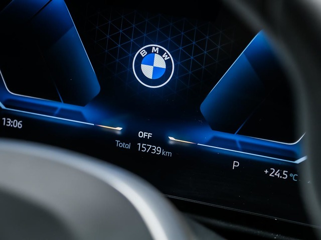 BMW X1 sDrive20d color Negro. Año 2024. 120KW(163CV). Híbrido Electro/Diesel. En concesionario Oliva Motor Tarragona de Tarragona