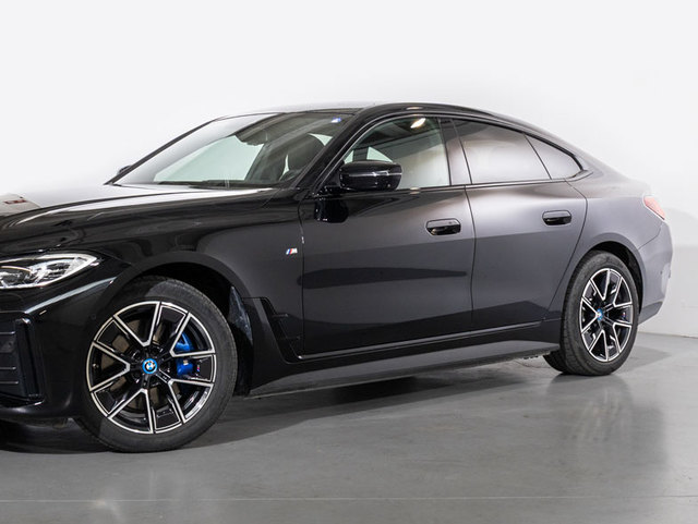 BMW i4 eDrive40 color Negro. Año 2025. 250KW(340CV). Eléctrico. En concesionario Oliva Motor Girona de Girona