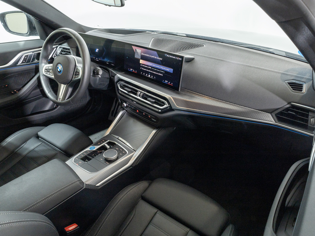 BMW i4 eDrive40 color Negro. Año 2025. 250KW(340CV). Eléctrico. En concesionario Oliva Motor Girona de Girona