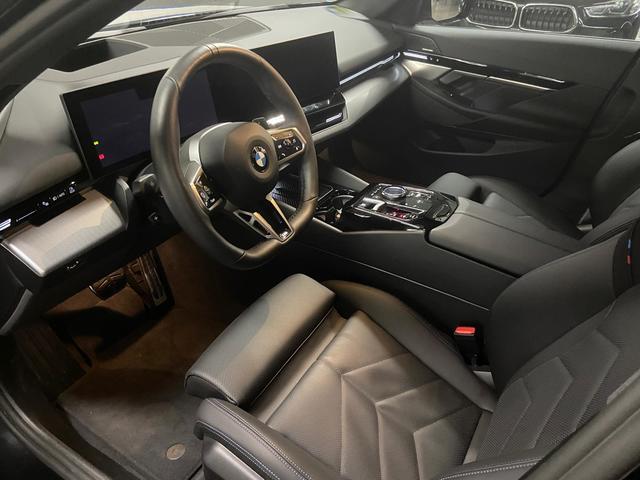 BMW Serie 5 520d color Negro. Año 2025. 145KW(197CV). Diésel. En concesionario BYmyCAR Madrid - Algete de Madrid