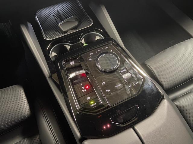 BMW Serie 5 520d color Negro. Año 2025. 145KW(197CV). Diésel. En concesionario BYmyCAR Madrid - Algete de Madrid