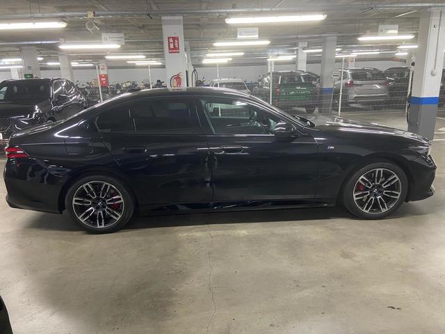 BMW Serie 5 520d color Negro. Año 2025. 145KW(197CV). Diésel. En concesionario BYmyCAR Madrid - Algete de Madrid