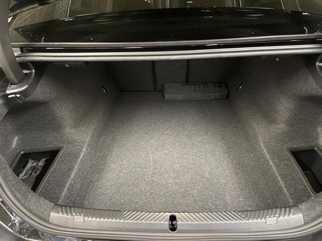 BMW Serie 5 520d color Negro. Año 2025. 145KW(197CV). Diésel. En concesionario BYmyCAR Madrid - Algete de Madrid