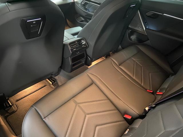 BMW Serie 5 520d color Negro. Año 2025. 145KW(197CV). Diésel. En concesionario BYmyCAR Madrid - Algete de Madrid