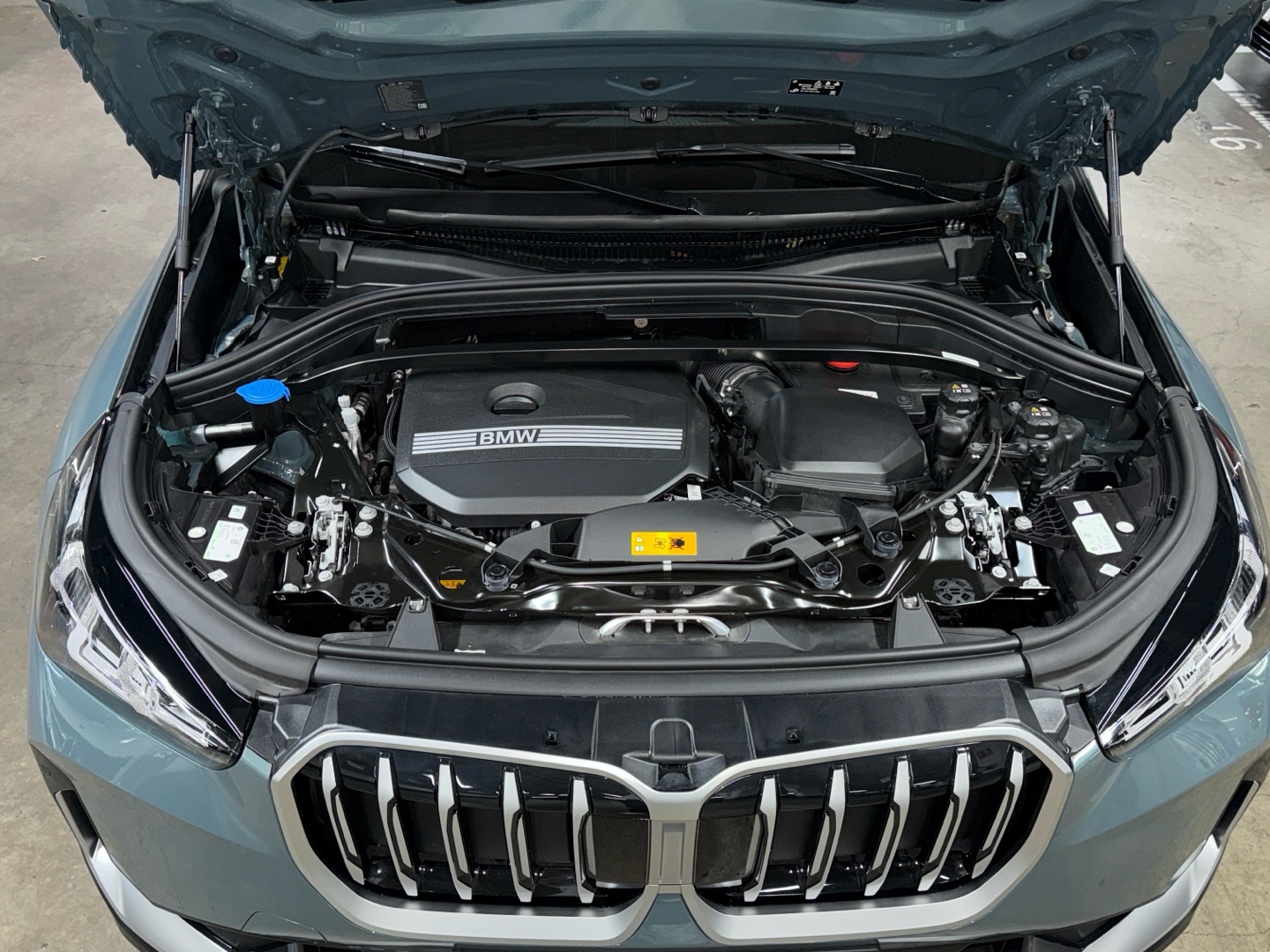 BMW X1 xDrive25e color Verde. Año 2025. 180KW(245CV). Híbrido Electro/Gasolina. En concesionario BYmyCAR Madrid - Algete de Madrid