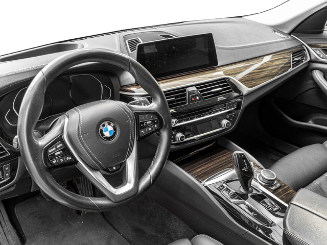 BMW Serie 5 520d Touring color Blanco. Año 2021. 140KW(190CV). Diésel. En concesionario Caetano Cuzco Raimundo Fernandez Villaverde, 45 de Madrid