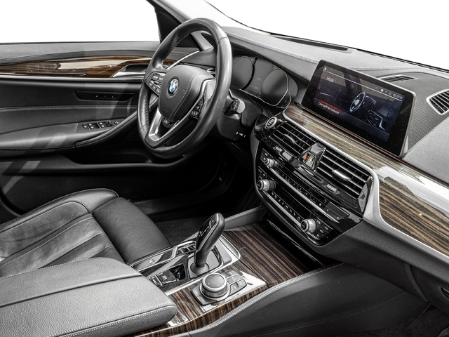 BMW Serie 5 520d Touring color Blanco. Año 2021. 140KW(190CV). Diésel. En concesionario Caetano Cuzco Raimundo Fernandez Villaverde, 45 de Madrid
