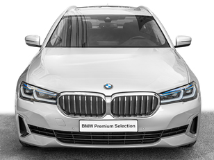 Fotos de BMW Serie 5 520d Touring color Blanco. Año 2021. 140KW(190CV). Diésel. En concesionario Caetano Cuzco Raimundo Fernandez Villaverde, 45 de Madrid