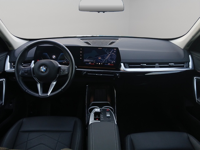 BMW X1 sDrive18d color Verde. Año 2023. 110KW(150CV). Diésel. En concesionario GANDIA Automoviles Fersan, S.A. de Valencia