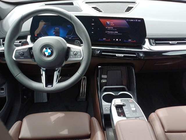 BMW X1 sDrive18i color Negro. Año 2025. 100KW(136CV). Gasolina. En concesionario Marmotor de Las Palmas