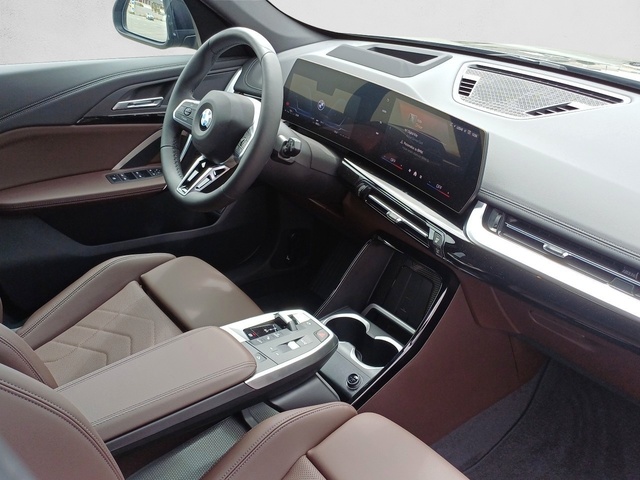 BMW X1 sDrive18i color Negro. Año 2025. 100KW(136CV). Gasolina. En concesionario Marmotor de Las Palmas