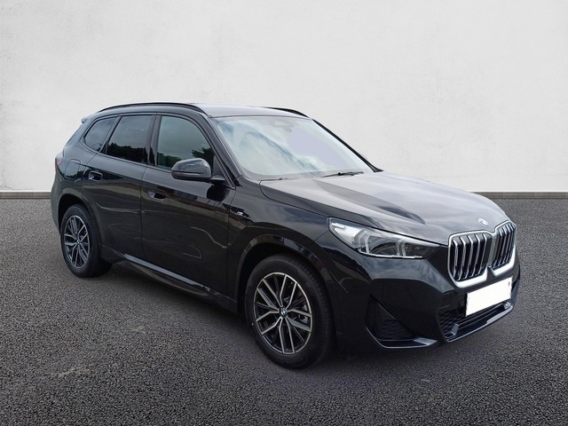 BMW X1 sDrive18i color Negro. Año 2025. 100KW(136CV). Gasolina. En concesionario Marmotor de Las Palmas