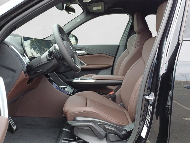 BMW X1 sDrive18i color Negro. Año 2025. 100KW(136CV). Gasolina. En concesionario Marmotor de Las Palmas