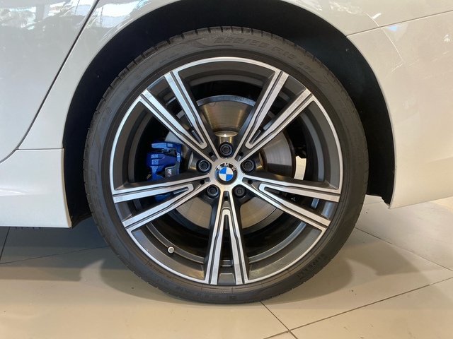 BMW Serie 3 330e color Blanco. Año 2020. 215KW(292CV). Híbrido Electro/Gasolina. En concesionario Marmotor de Las Palmas