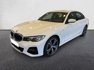 Fotos de BMW Serie 3 330e color Blanco. Año 2020. 215KW(292CV). Híbrido Electro/Gasolina. En concesionario Marmotor de Las Palmas