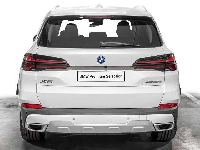 BMW X5 xDrive50e color Blanco. Año 2025. 360KW(489CV). Híbrido Electro/Gasolina. En concesionario Caetano Cuzco, Salvatierra de Madrid