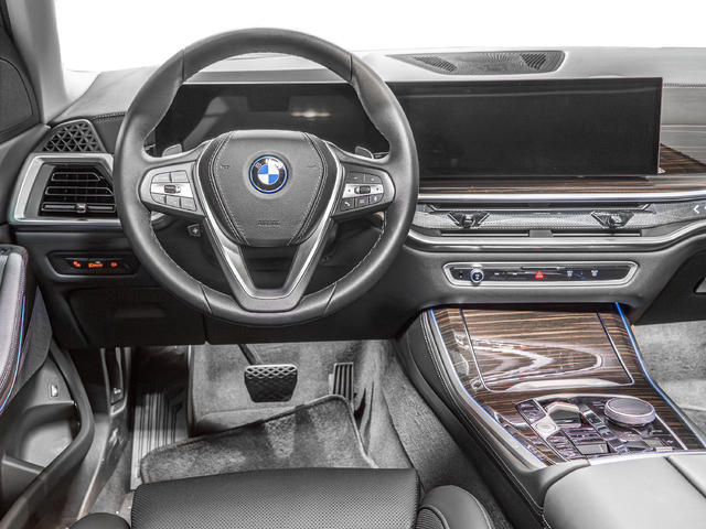 BMW X5 xDrive50e color Blanco. Año 2025. 360KW(489CV). Híbrido Electro/Gasolina. En concesionario Caetano Cuzco, Salvatierra de Madrid