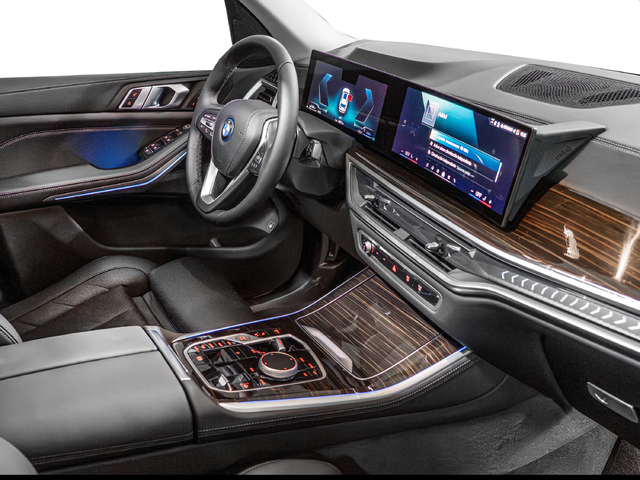 BMW X5 xDrive50e color Blanco. Año 2025. 360KW(489CV). Híbrido Electro/Gasolina. En concesionario Caetano Cuzco, Salvatierra de Madrid