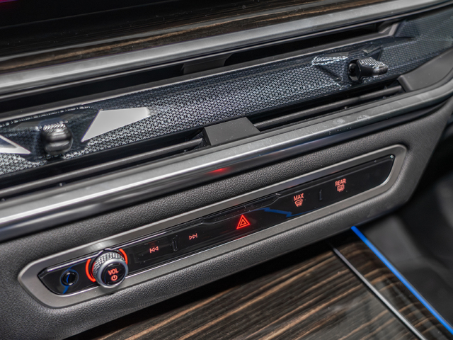 BMW X5 xDrive50e color Blanco. Año 2025. 360KW(489CV). Híbrido Electro/Gasolina. En concesionario Caetano Cuzco, Salvatierra de Madrid