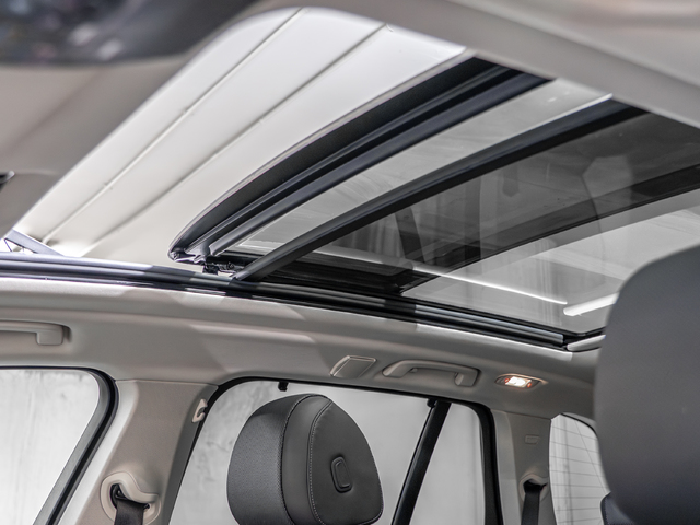 BMW X5 xDrive50e color Blanco. Año 2025. 360KW(489CV). Híbrido Electro/Gasolina. En concesionario Caetano Cuzco, Salvatierra de Madrid