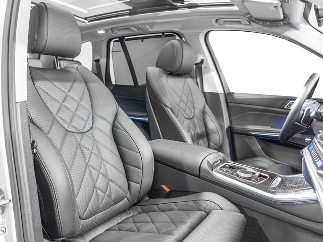 BMW X5 xDrive50e color Blanco. Año 2025. 360KW(489CV). Híbrido Electro/Gasolina. En concesionario Caetano Cuzco, Salvatierra de Madrid