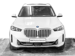 Fotos de BMW X5 xDrive50e color Blanco. Año 2025. 360KW(489CV). Híbrido Electro/Gasolina. En concesionario Caetano Cuzco, Salvatierra de Madrid