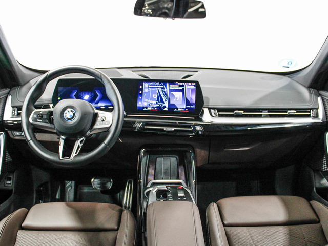 BMW iX1 xDrive30 color Blanco. Año 2023. 230KW(313CV). Eléctrico. En concesionario Barcelona Premium -- GRAN VIA de Barcelona