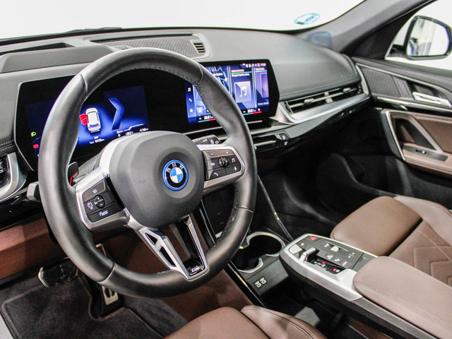 BMW iX1 xDrive30 color Blanco. Año 2023. 230KW(313CV). Eléctrico. En concesionario Barcelona Premium -- GRAN VIA de Barcelona