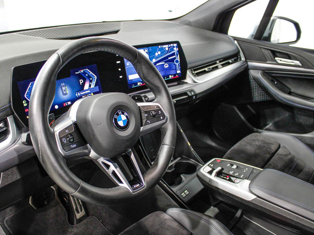 BMW Serie 2 218i Active Tourer color Gris. Año 2024. 100KW(136CV). Gasolina. En concesionario Barcelona Premium -- GRAN VIA de Barcelona