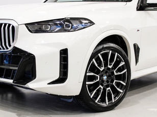 BMW X5 xDrive30d color Blanco. Año 2024. 219KW(298CV). Diésel. En concesionario Barcelona Premium -- GRAN VIA de Barcelona