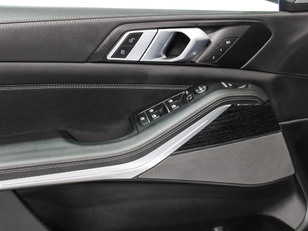 BMW X5 xDrive30d color Blanco. Año 2024. 219KW(298CV). Diésel. En concesionario Barcelona Premium -- GRAN VIA de Barcelona