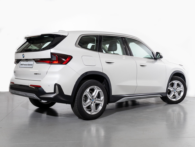 BMW X1 sDrive18d color Blanco. Año 2024. 110KW(150CV). Diésel. En concesionario Oliva Motor Girona de Girona