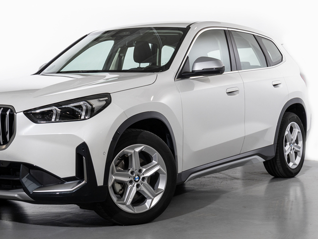 BMW X1 sDrive18d color Blanco. Año 2024. 110KW(150CV). Diésel. En concesionario Oliva Motor Girona de Girona